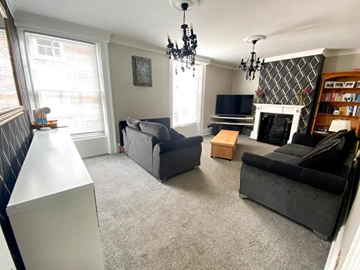 3 Bedroom Town House For Sale In Albert Street, Holbeach, PE12