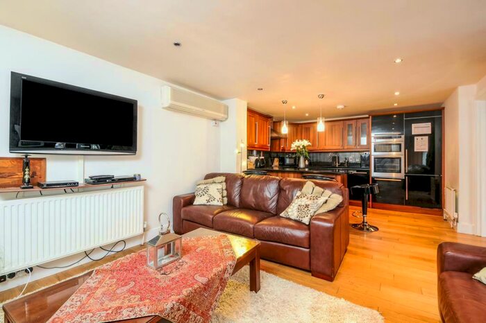 2 Bedroom Apartment To Rent In Town Centre, Henley-on-Thames, RG9