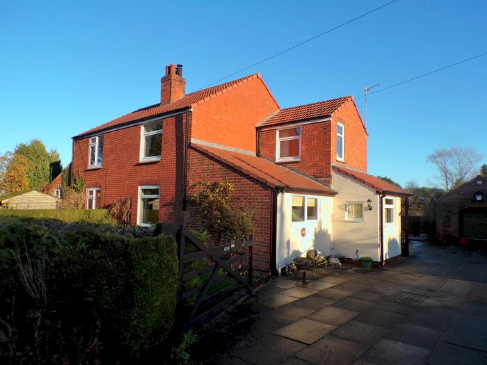Houses for sale & to rent in LN11 7PR, Keeling Street, North Somercotes