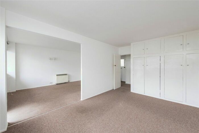 1 Bedroom Flat To Rent In Pullman Court, Streatham Hill, London, SW2