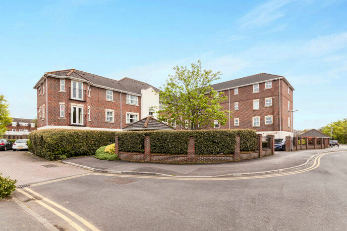 2 Bedroom Apartment To Rent In Abbotsmead Place, Caversham, RG4