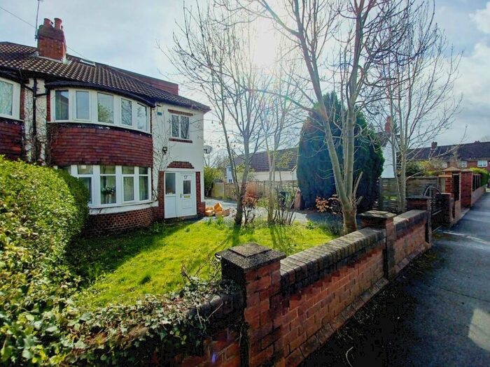 4 Bedroom House To Rent In Fearnville Avenue, Gipton, Leeds, West Yorkshire, LS8