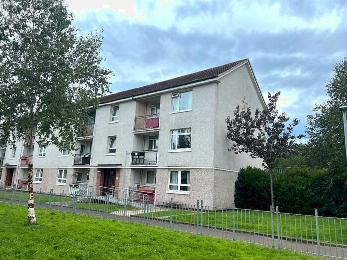 2 Bedroom Flat To Rent In / Kinnell Path, G52