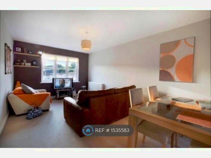 2 Bedroom Flat To Rent In Chestnut Grove, London, SE20