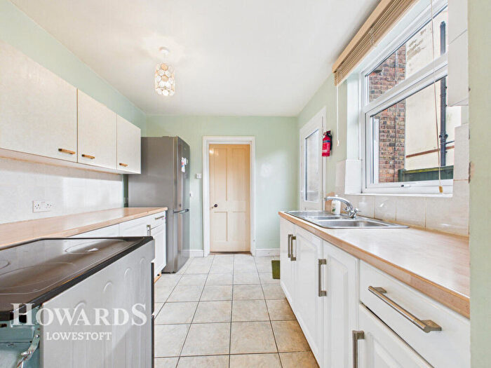 3 Bedroom Terraced House For Sale In Gilpin Road, Lowestoft, NR32