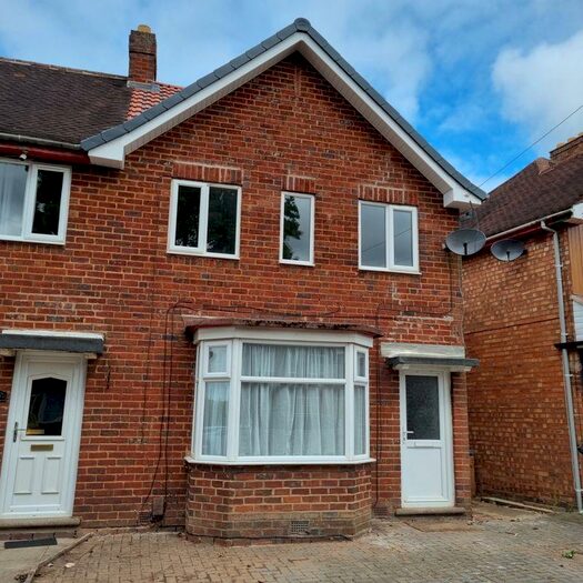 3 Bedroom House To Rent In Gracemere Crescent, Birmingham, B28