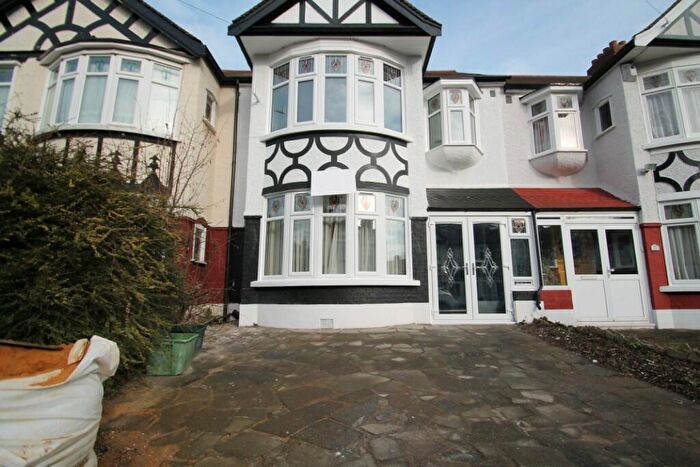 3 Bedroom Terraced House To Rent In Northwood Gardens, Ilford, London, IG5