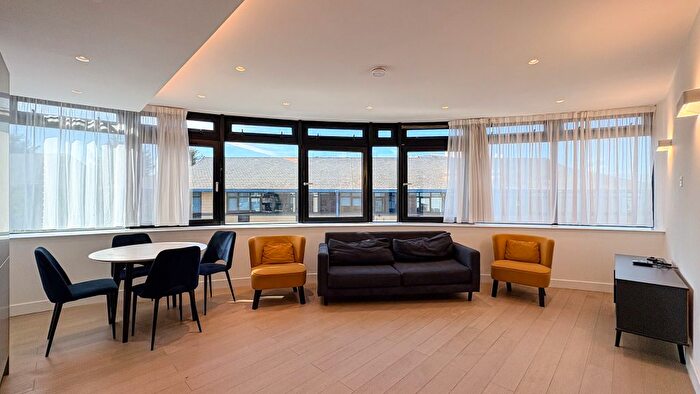 1 Bedroom Flat To Rent In New Horizons Court, Brentford, TW8