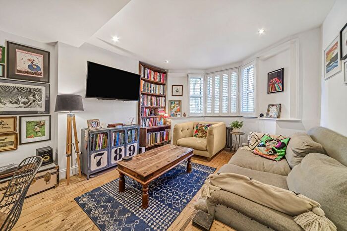 2 Bedroom Maisonette To Rent In Bellefields Road, Brixton, London, SW9