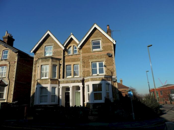 2 Bedroom Flat To Rent In Farnham Rd, Town Centre, Guildford, GU2