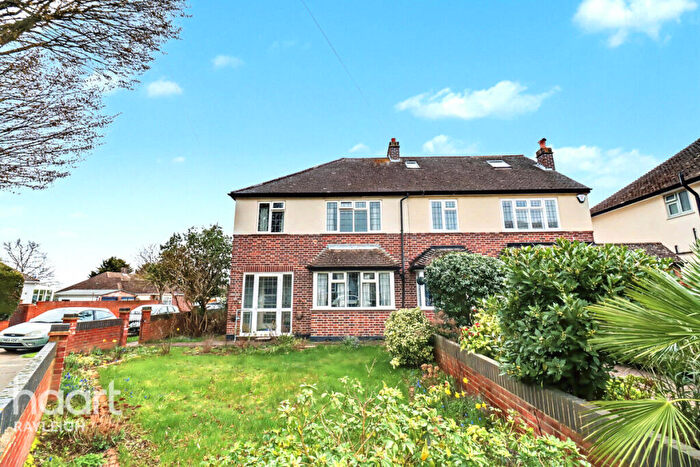 3 Bedroom Semi Detached House For Sale In Woodside, Leigh-on-Sea, SS9