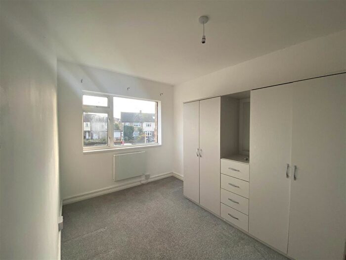 3 Bedroom Flat To Rent In Vicarage Lane, Gravesend, DA12