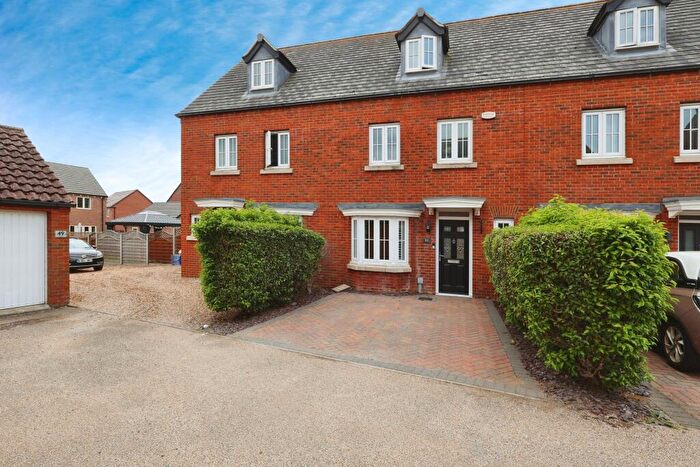 4 Bedroom Terraced House For Sale In Orchard Way, Henlow, SG16