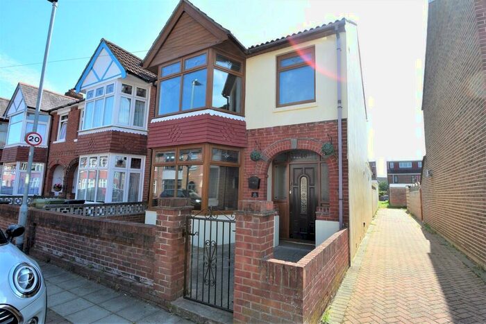 3 Bedroom Semi-Detached House To Rent In Jenkins Grove, Portsmouth, PO3