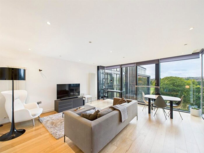 2 Bedroom Apartment To Rent In Simpson Loan, Edinburgh, Midlothian, EH3