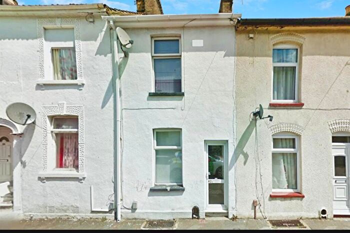 2 Bedroom Terraced House For Sale In Hartington Street, Chatham, ME4