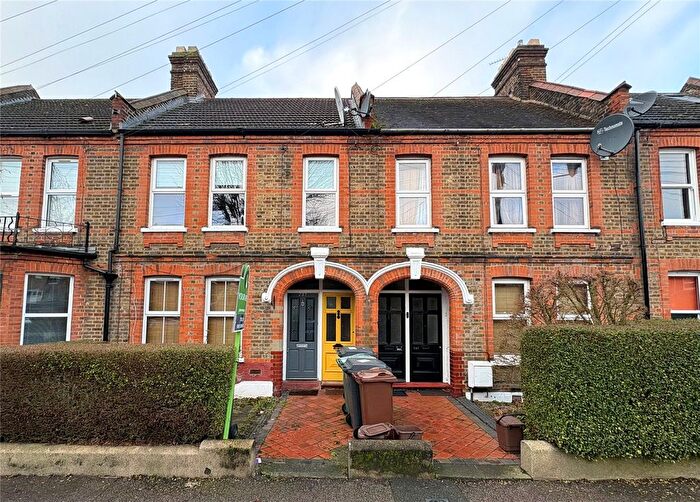 2 Bedroom Flat To Rent In Edward Road, Walthamstow, London, E17