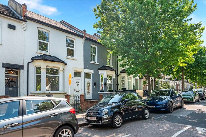 3 Bedroom Terraced House To Rent In Roma Road, Walthamstow, London, E17