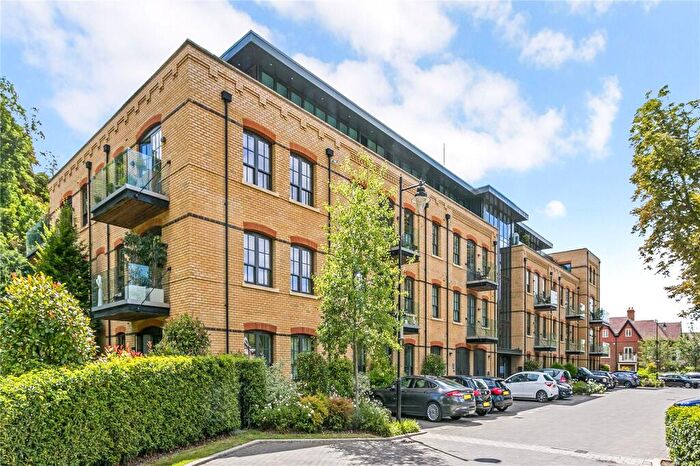 2 Bedroom Flat For Sale In Glen Island, Maidenhead, SL6