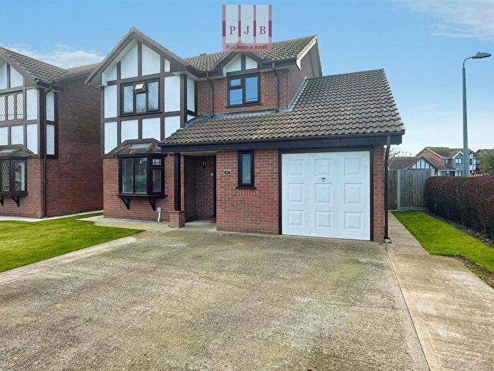 4 Bedroom Detached House For Sale In Clwyd Park, Kinmel Bay, Rhyl, LL18