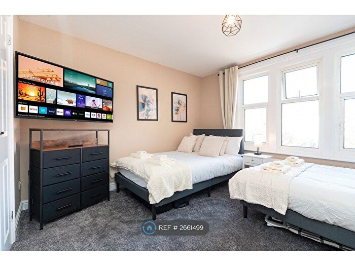 Studio To Rent In Queens Park Road, Bournemouth, BH8
