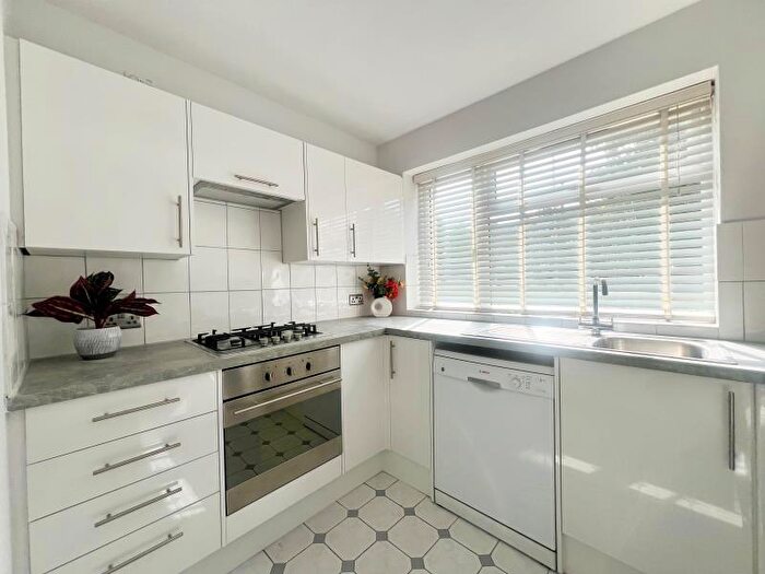 3 Bedroom Flat To Rent In Hollyoak, Eastbury Avenue, HA6