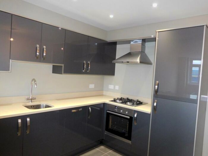 2 Bedroom Apartment To Rent In Springfield Road, Horsham, RH12