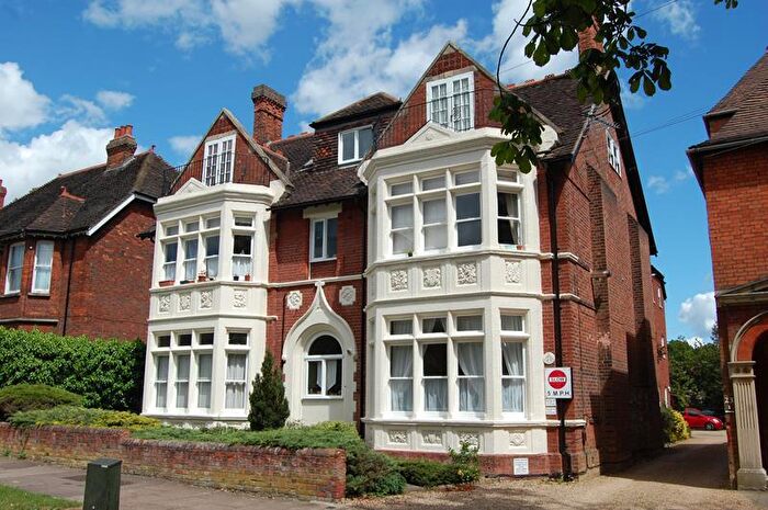 2 Bedroom Flat To Rent In Rothsay Road, Bedford, MK40