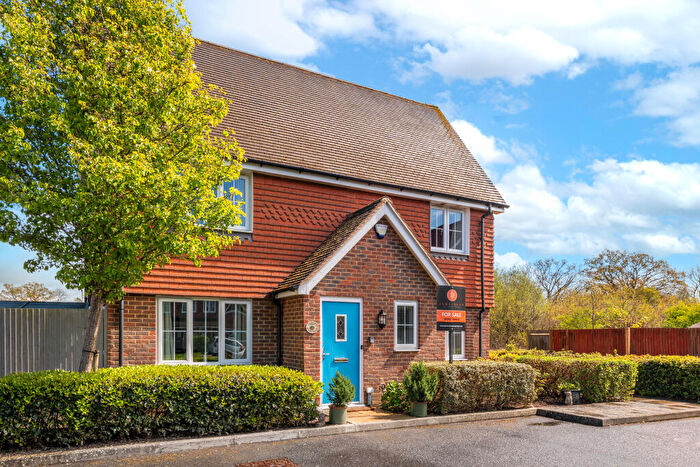 3 Bedroom End Of Terrace House For Sale In Field Bank, Horley, Surrey, RH6