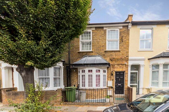 3 Bedroom Property To Rent In Biscay Road, London, W6
