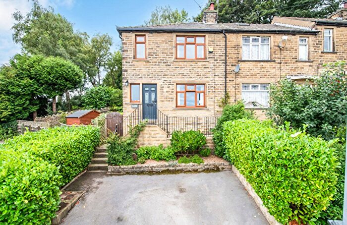 3 Bedroom End Terrace House For Sale In Sunnymount, Harden, Bingley, West Yorkshire, BD16