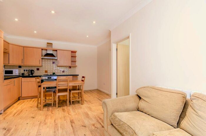 2 Bedroom Flat To Rent In Farnham Road, Guildford, GU2