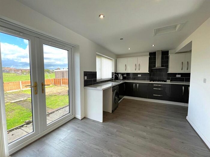 3 Bedroom Semi Detached House For Sale In Manchester Road, Westhoughton, Bolton, BL5