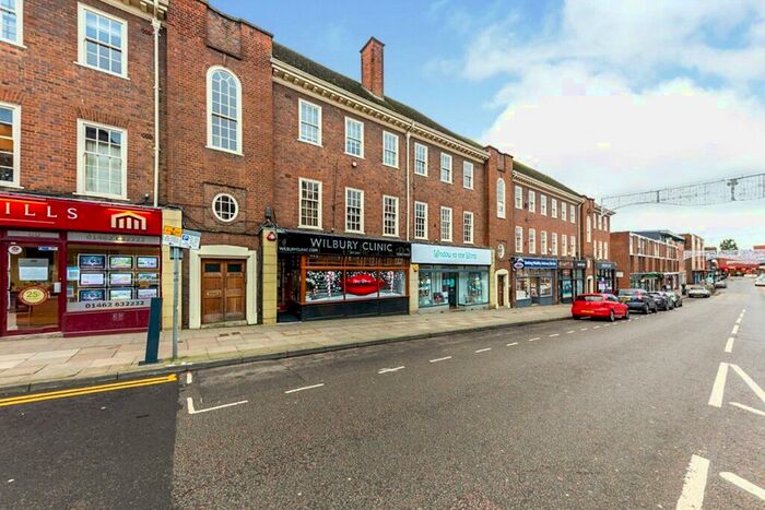 2 Bedroom Flat To Rent In Hermitage Road, Hitchin, Hertfordshire, SG5