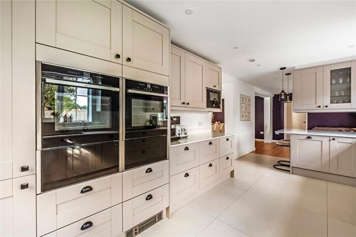 3 Bedroom Detached House For Sale In Woodroyd Avenue, Horley, RH6