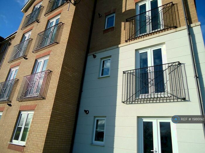 2 Bedroom Flat To Rent In Kingsholm House, Swindon, SN3