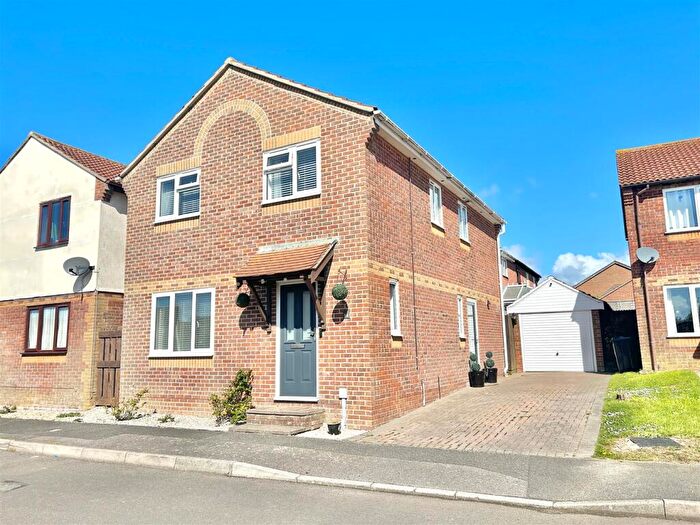 4 Bedroom Detached House For Sale In Whynot Way, Chickerell, DT3