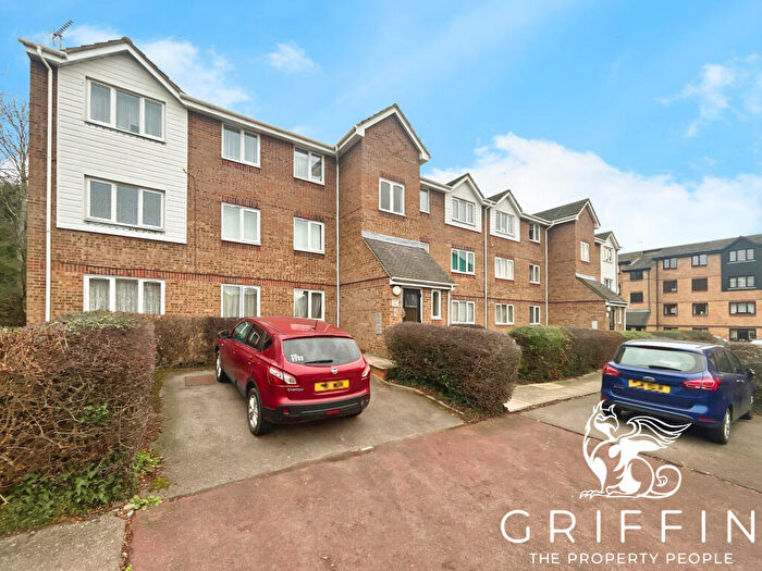 2 Bedroom Flat To Rent In Waterville Drive, Vange, Basildon, SS16