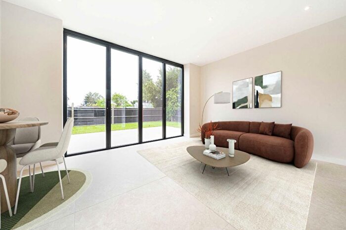 4 Bedroom Property For Sale In Bedfont Lane, Feltham, TW14