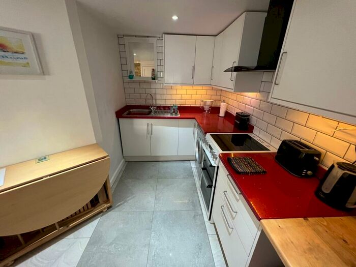 1 Bedroom Flat For Sale In George Street, New Quay, SA45