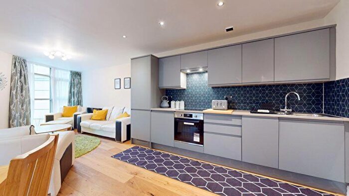 2 Bedroom Flat To Rent In Bute Terrace, Cardiff, CF10
