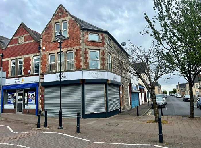 3 Bedroom End Of Terrace House For Sale In Holton Road, Barry, CF63