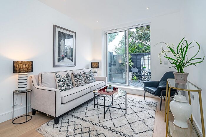 2 Bedroom Flat For Sale In Kingsbridge Avenue, London, W3