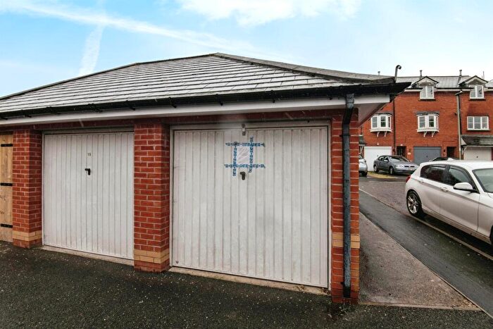 2 Bedroom Flat For Sale In Lewis Crescent, Exeter, EX2