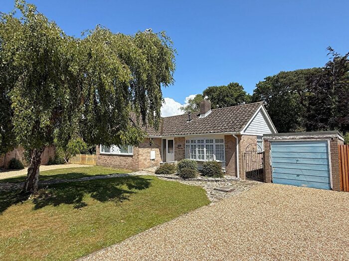 3 Bedroom Detached Bungalow For Sale In Stonehills, Fawley, SO45