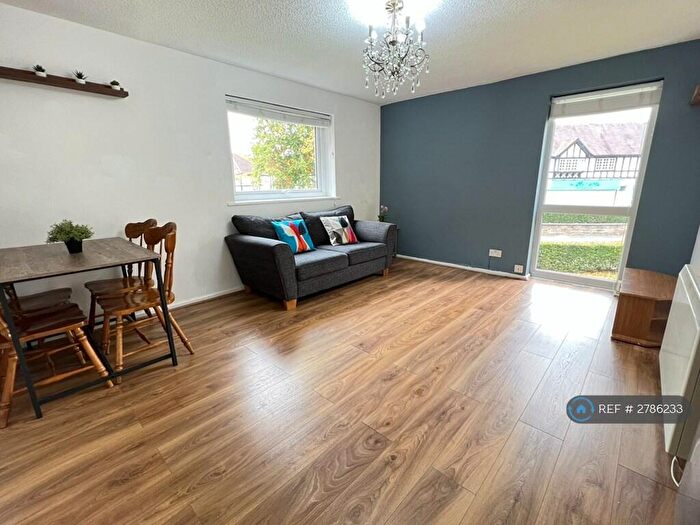 2 Bedroom Flat To Rent In The Gables, Manchester, M33