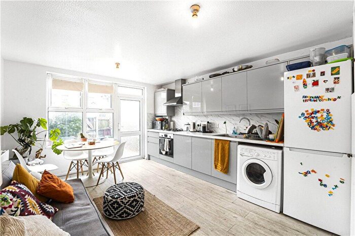 4 Bedroom Terraced House To Rent In Crosby Walk, London, E8