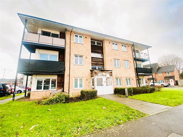 2 Bedroom Flat For Sale In Blackburn Way, Hounslow, TW4