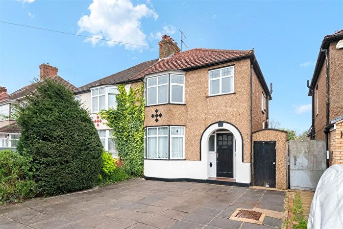 3 Bedroom Semi Detached House For Sale In Queens Road, Hayes, UB3