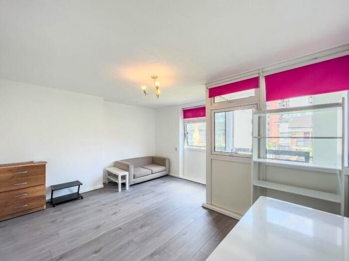 4 Bedroom Maisonette To Rent In Glaucus Street, Bow, E3